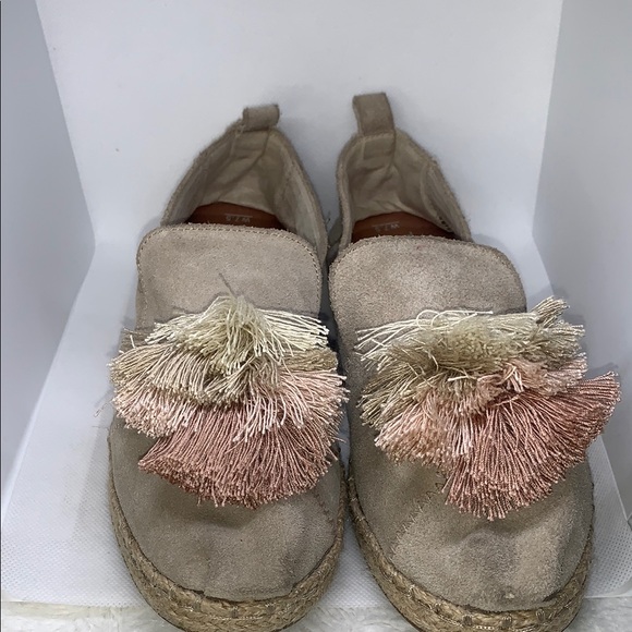 Like new TOMS alpargata Pom Pom flats genuine leather loafers sz 7.5 womens - Picture 1 of 7